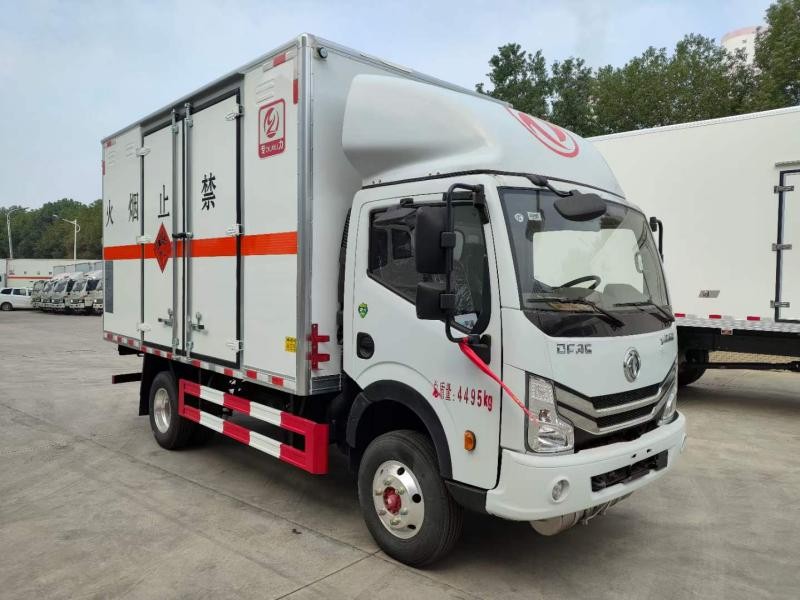 东风蓝牌4.2厢长爆破器材运输车