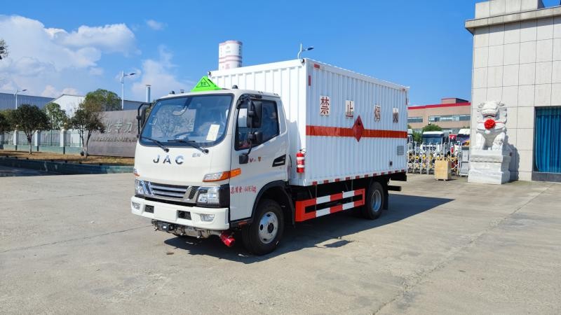 江淮蓝牌易燃固体厢式车厢长4.15米